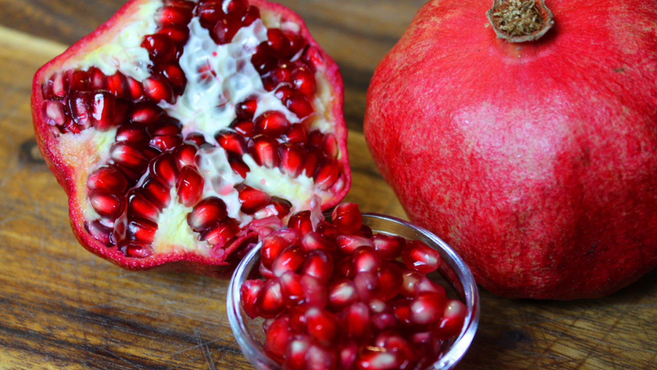 Granatapfel-Lifehack – schnell an die Kerne kommen