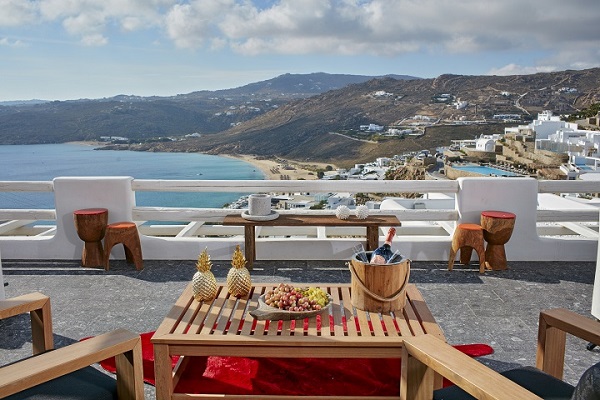 Die neun Luxushotels an den Hotspots der Insel Griechelands bietet fantastische Aussichten.