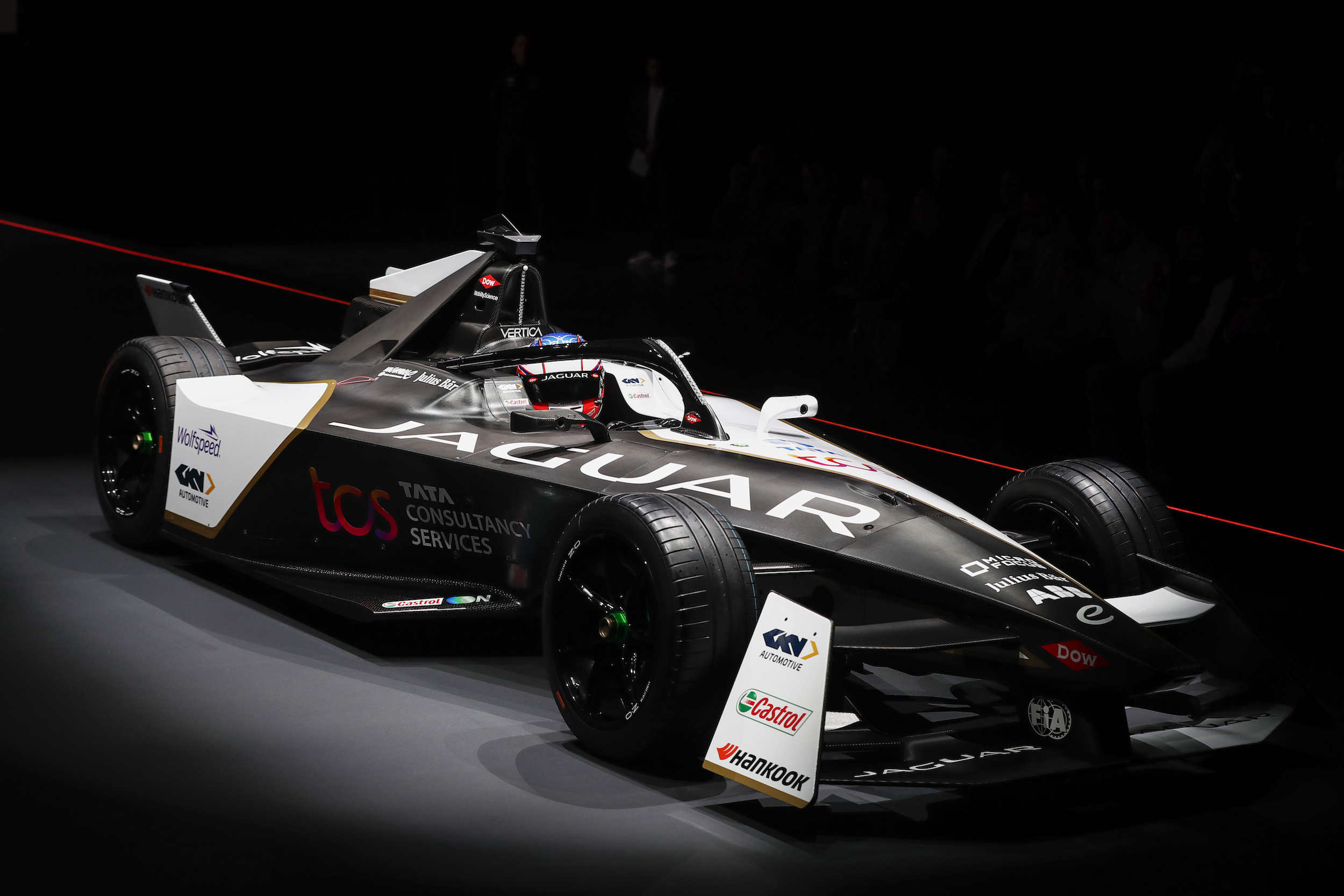 jaguar tcs racing new racing car i-type-6 electric race cars formula e championship
