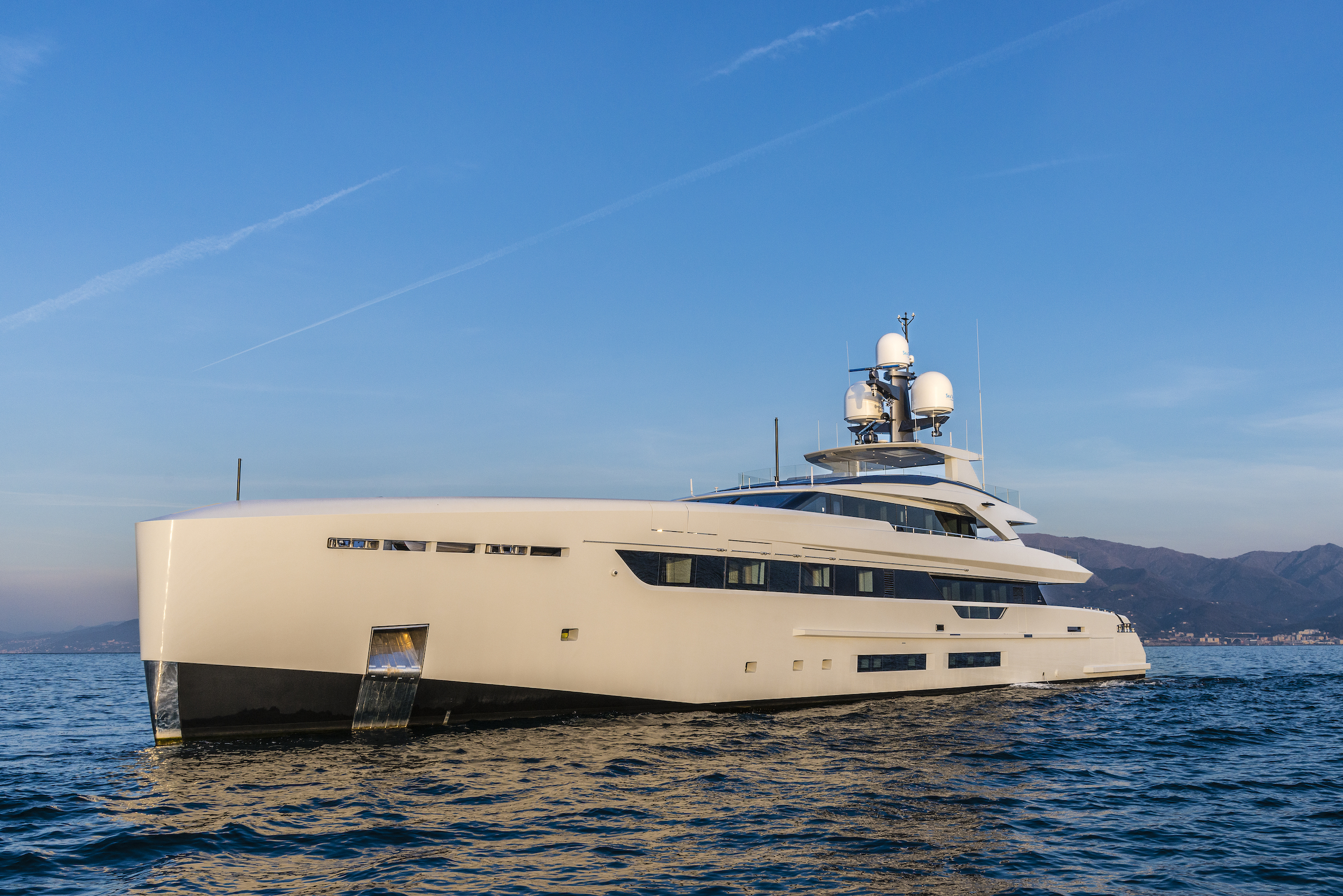 yacht yachts yachting 2023 new innovations models hybrid modern futuristic luxurious superyacht