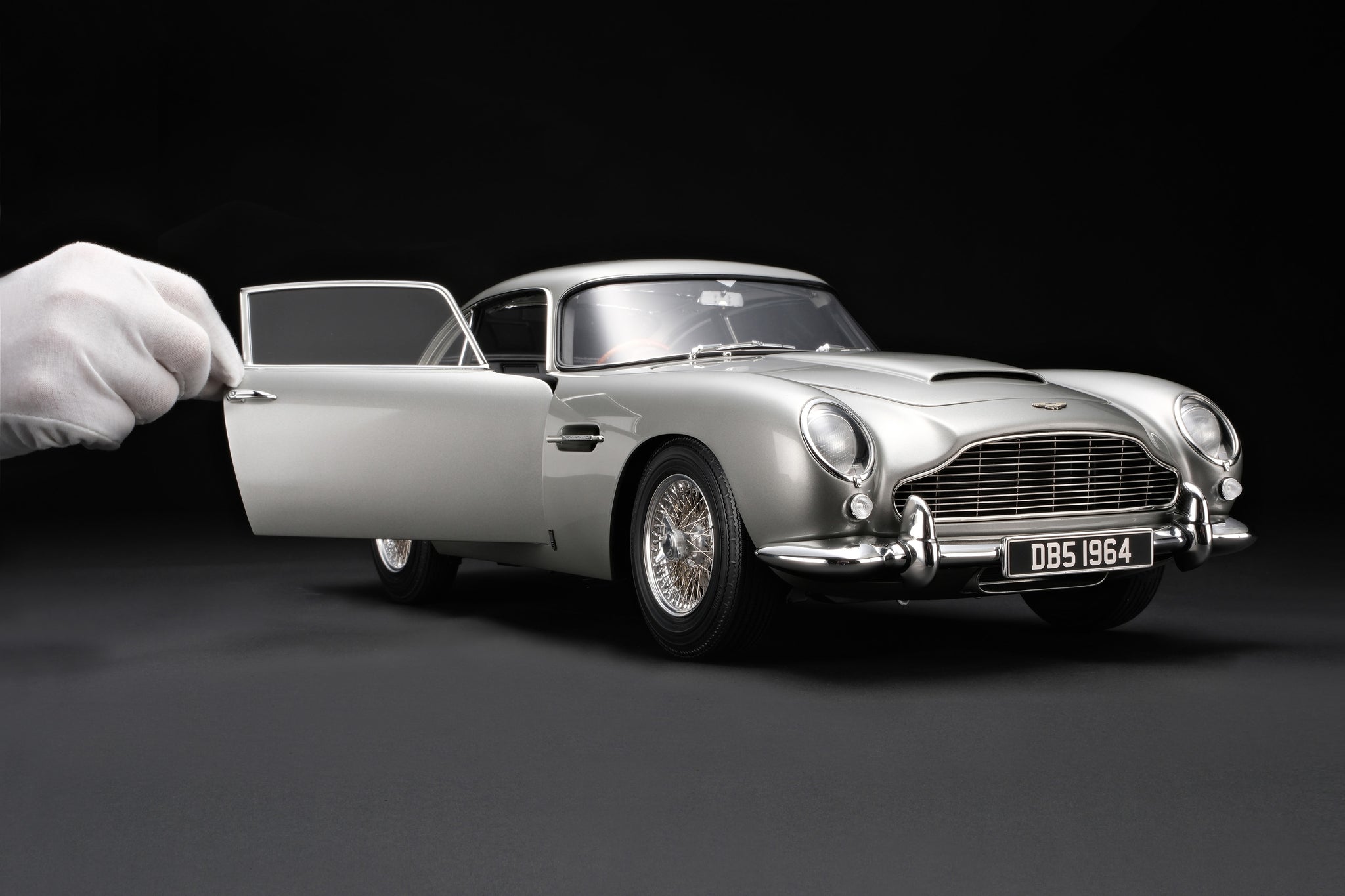 amalgam collection scale models sports cars luxury limited expensive detailed hand made handcrafted aston martin db5 vantage