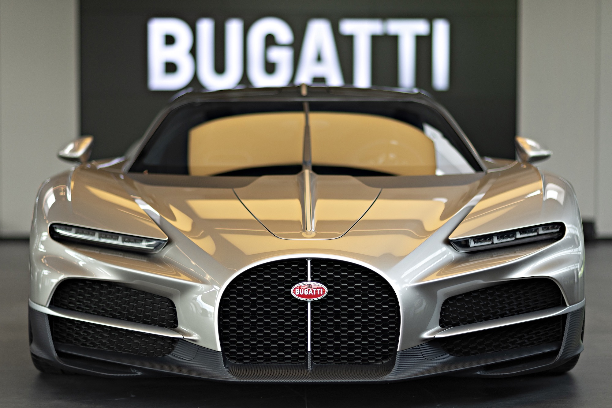 bugatti-tourbillon bugatti niederlassung zürich showroom schmohl ag