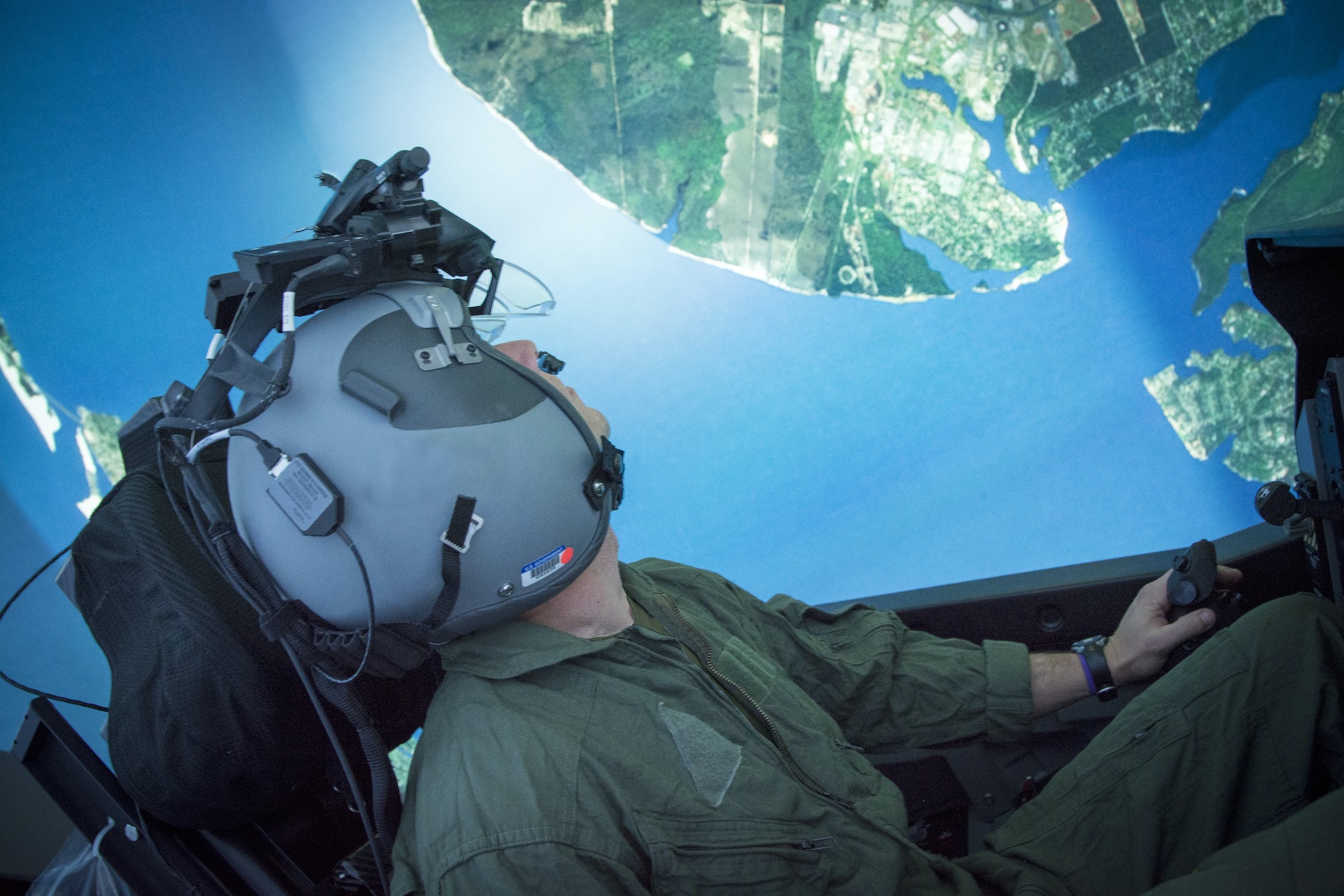 schweiz piloten training simulator simulatortraining f-35 kampfjet kampfflugzeug verteidigung schweizer armee