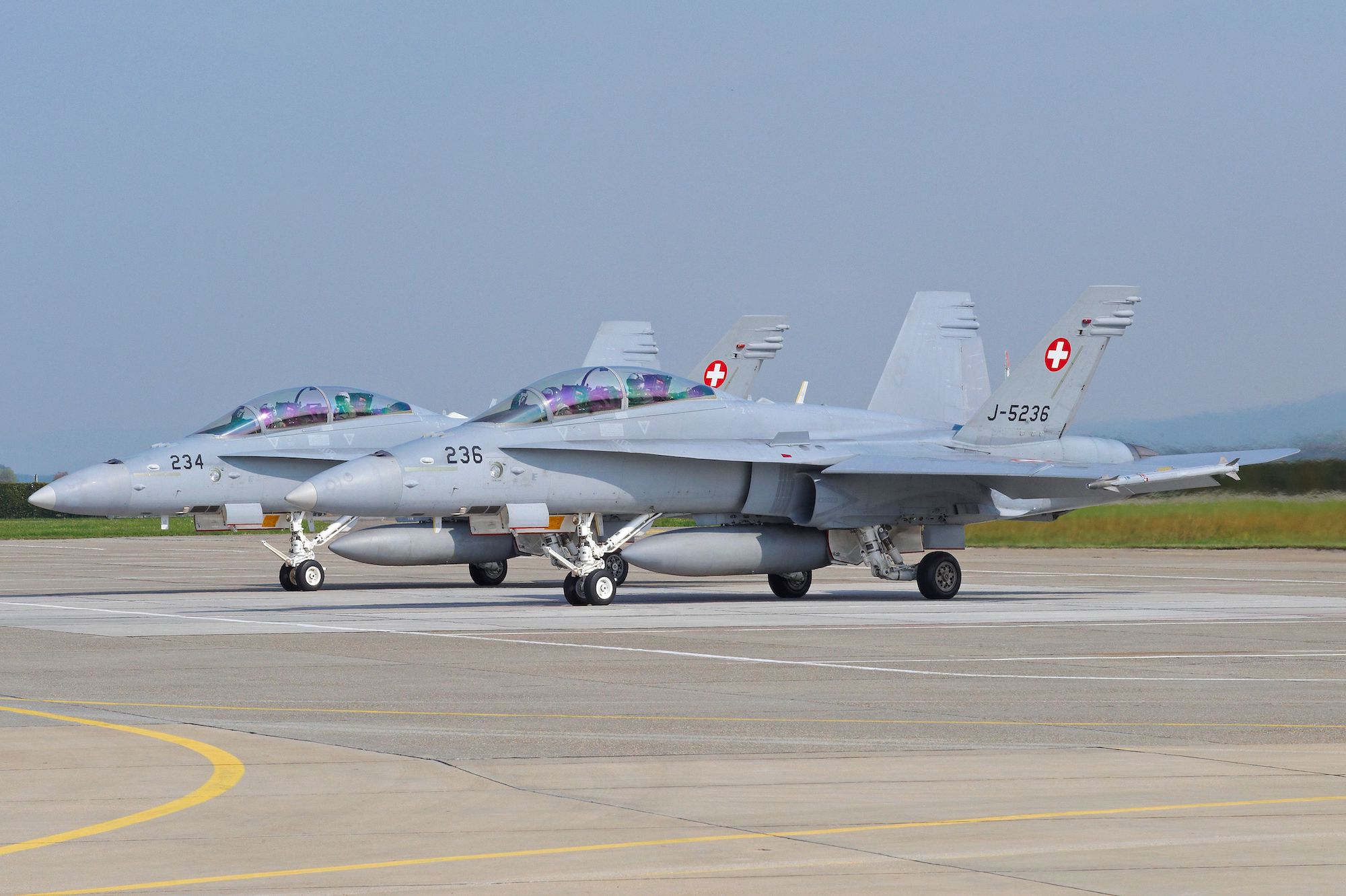 training übung luftwaffe verteidigung schweiz kampfflugzeuge kampfjets f-18 f/a-18